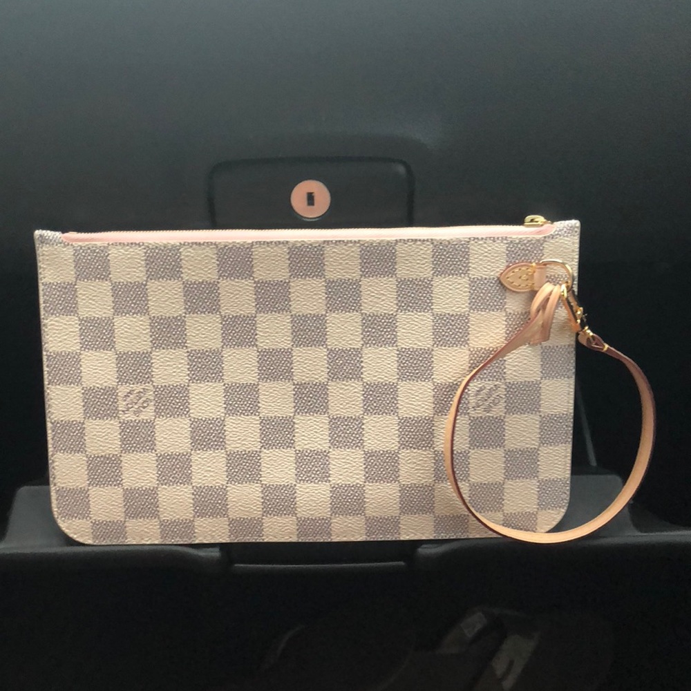 Louis Vuitton Clutch Rose